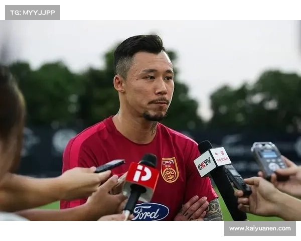 张琳芃宣布将退出国家队 中国男足队长表现引发外界高度关注与争议 张琳芃宣布将退出国家队 中国男足队长表现引发外界高度关注与争议